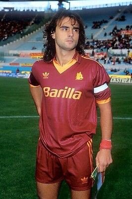 Giuseppe Giannini captaining AS Roma 1993/94
