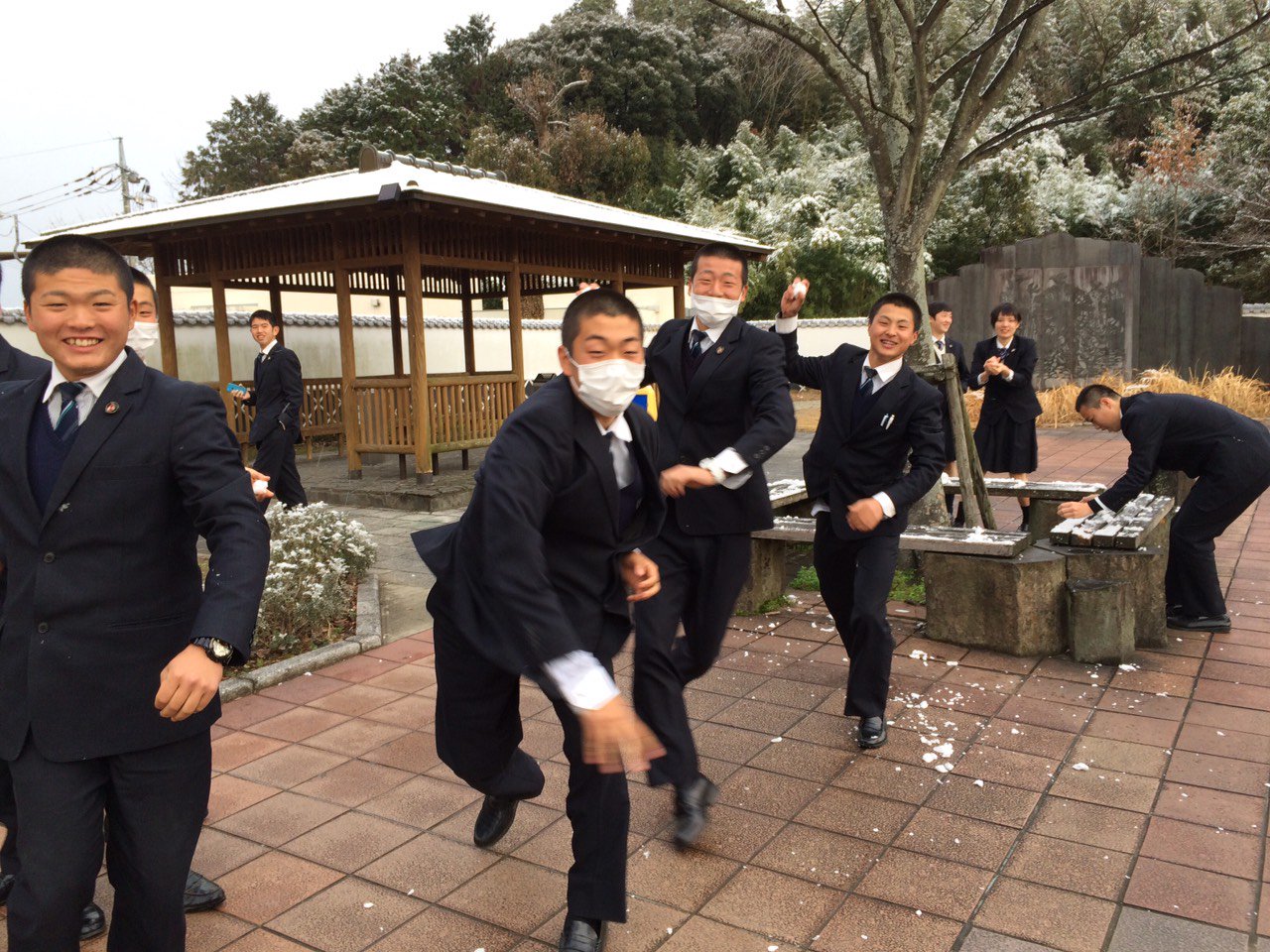 Nbu日本文理大学附属 在 Twitter 上 修学旅行 In 沖縄 修学旅行に出発しました やはり楽しみにしていた修学旅行だけにテンションはmaxのようです 只今 福岡空港に向かって山田サービスエリアにて休憩 みんな一緒だとどこでも楽しそう しかし 調子にのりすぎは