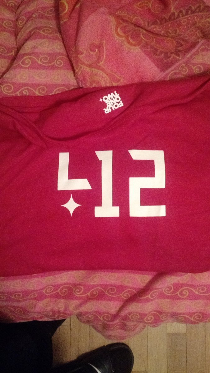 jcolem47's tweet photo. Like I was going to pass up the red/white #412 shirt #shitistight @Shop412 https://t.co/3DBBS0okUk