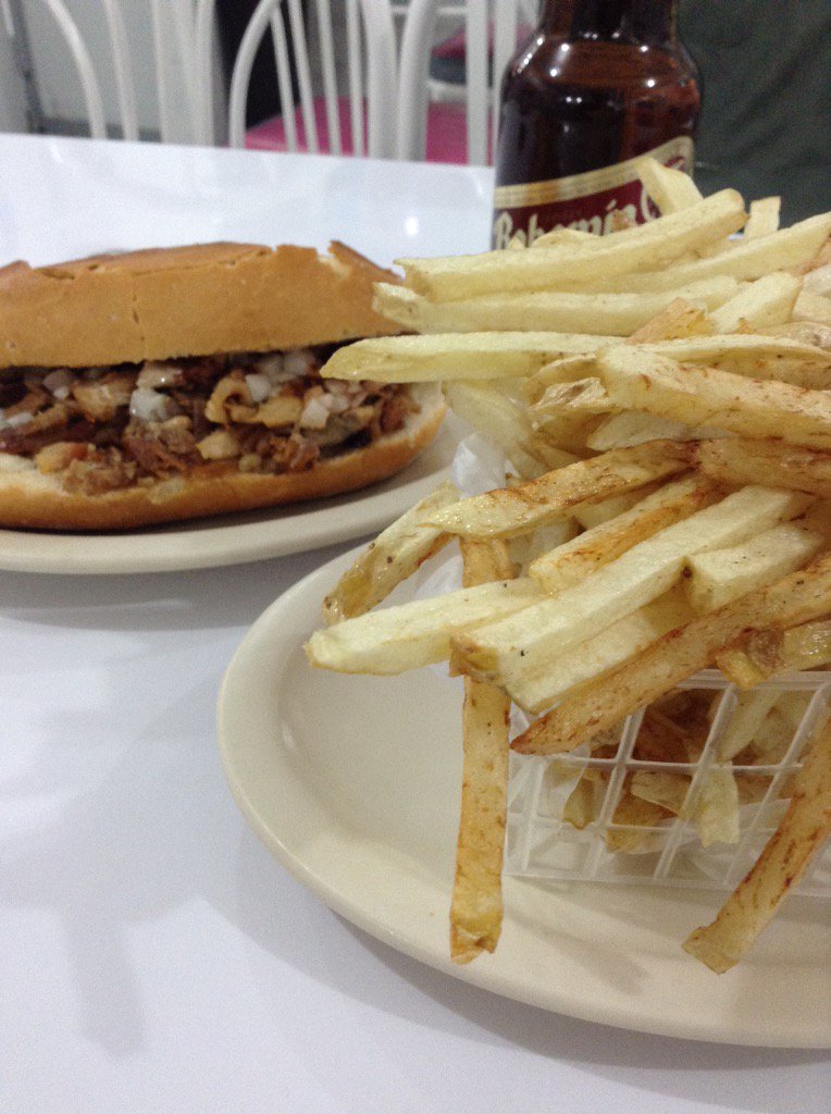 Hay cosas que nunca cambian. Lonches La Playita <a href="/PiterPunk/">Pedro Reyes</a>