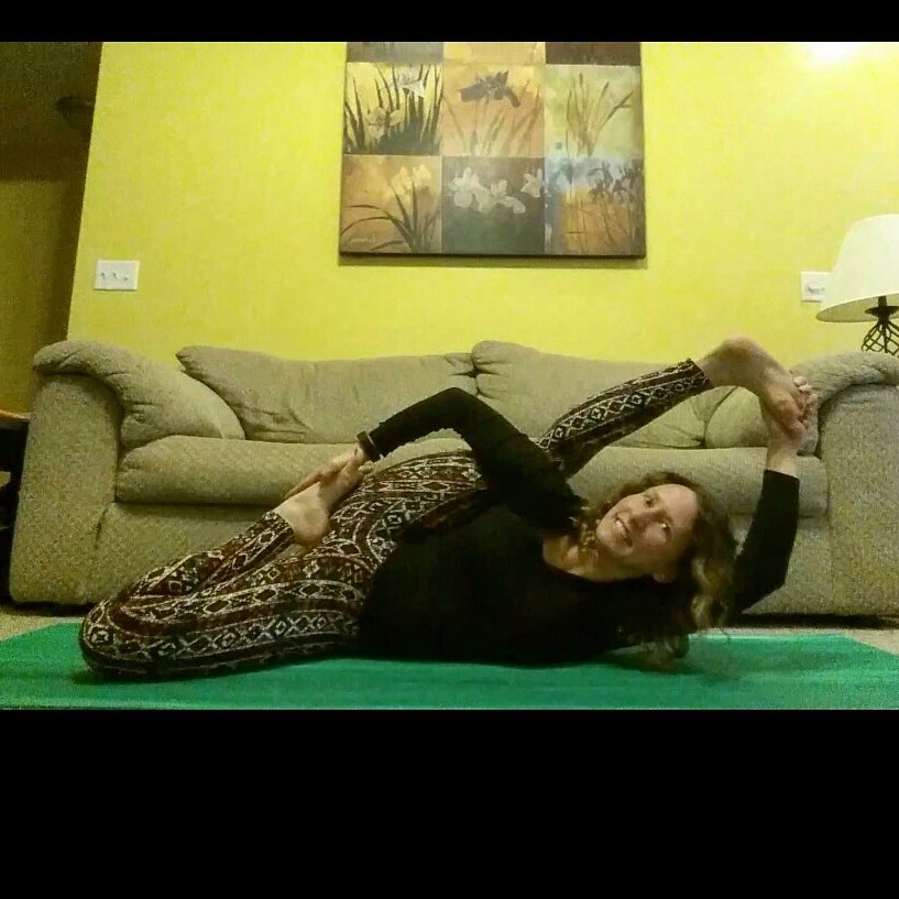 yogini_runner's tweet photo. So I came across this pose today & had to give it a try! #infinitypose #yoga #fitmom #sweatpink https://t.co/388utYb0u4