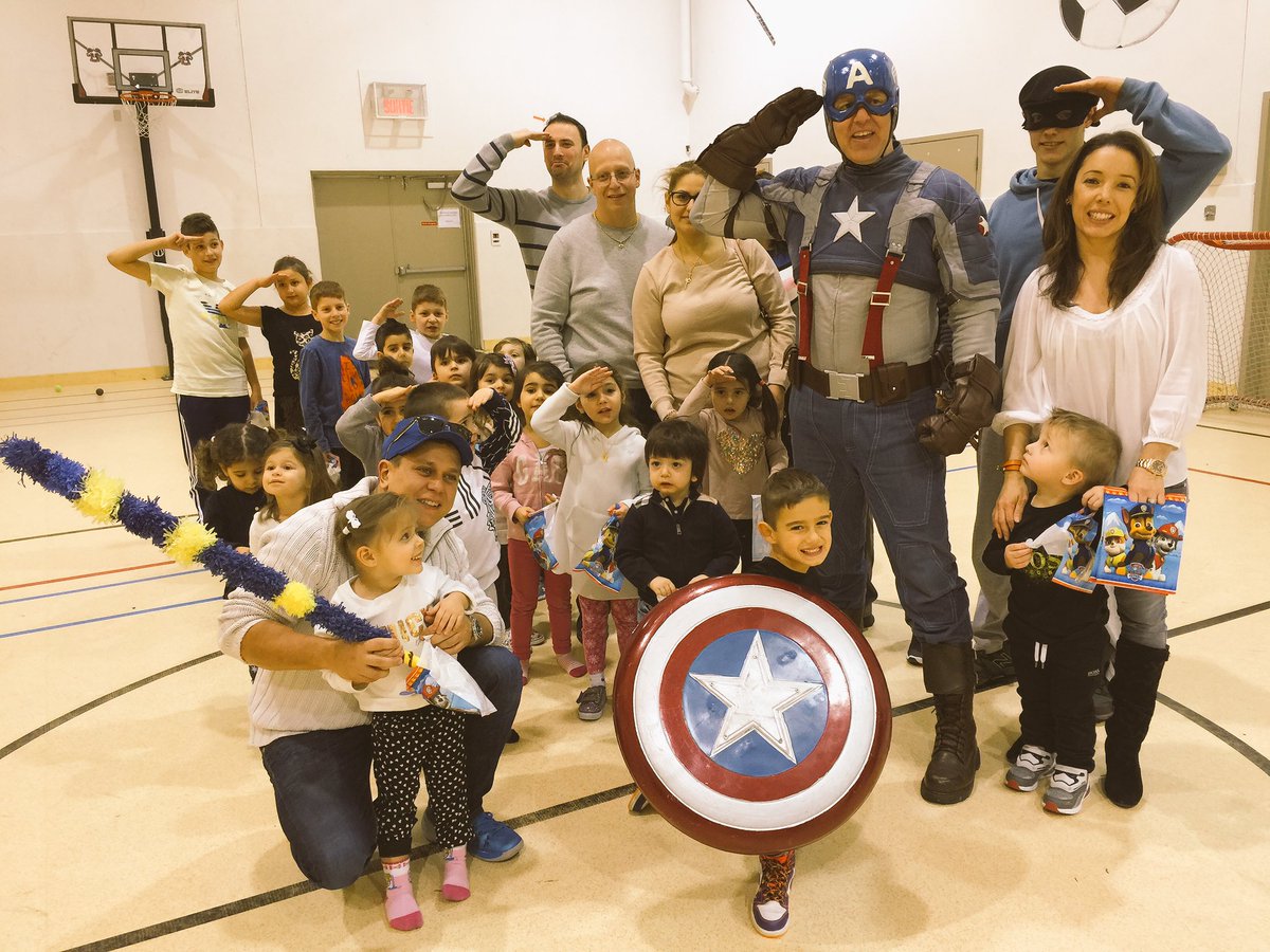 steph_manos's tweet photo. Captain America at my sons bday party, these guys are great #hireahero #screenrant https://t.co/OHFgG3hUFa