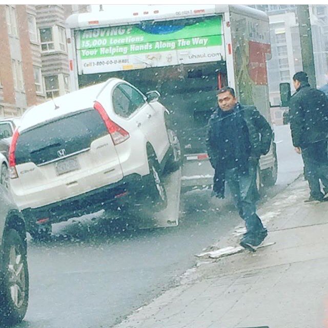 OnlyinHamOnt's tweet photo. "πππhow in the fuck?" (Main St before Hess) #HamOnt #OnlyinHamOnt #OnlyinHamilton https://t.co/l7hcawYi2M