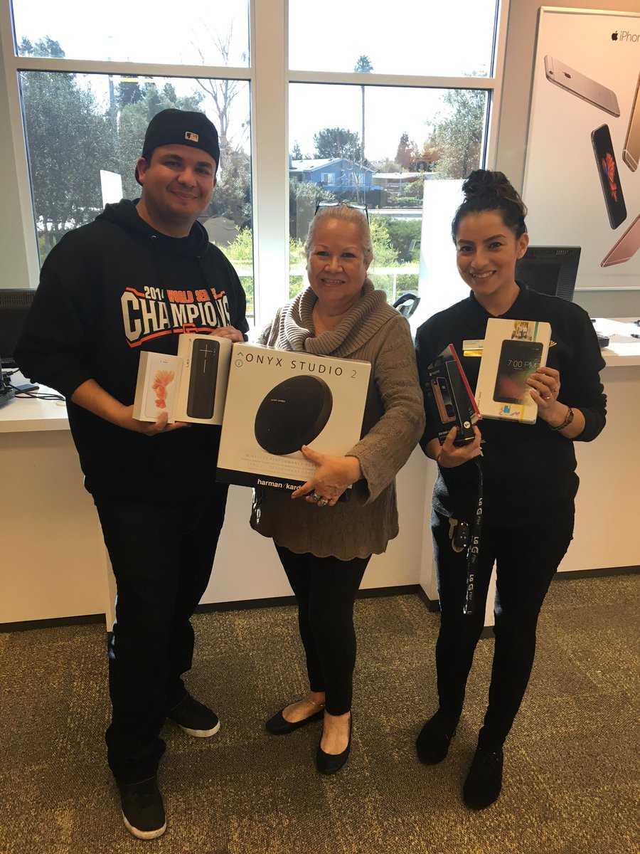 AtFirstSprint's tweet photo. Join the Sprint family and get huge savings and great customer care! #sprint #phones #cellphones #savings #deals https://t.co/pk2A3rWDQD
