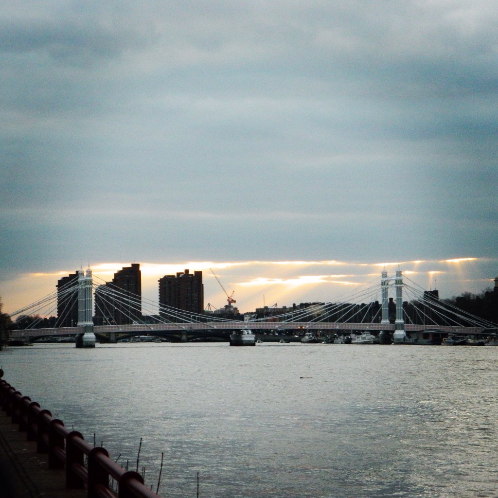 SquareGallery_'s tweet photo. #goodnight from #beautiful #Battersea! Can't wait to open the #squaregallery here. #art #gallery #thames #London https://t.co/liLWfi71E8