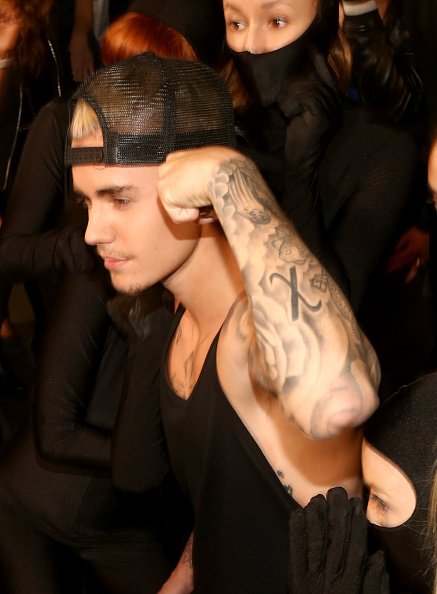biebersmaniabr's tweet photo. Justin Bieber no #GRAMMYs - 16/02. https://t.co/3k3L3RvJrt