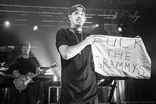 Maurice5589's tweet photo. I FEEL SO BAD FOR CHRIS BROWN AND J COLE. THEY KEEP GETTING ROBBED. https://t.co/zv7QDDKgXt