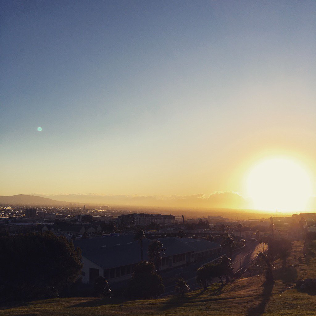 The one good thing about leaving for work at 6am.. This view! #ilovecapetown #woodstock