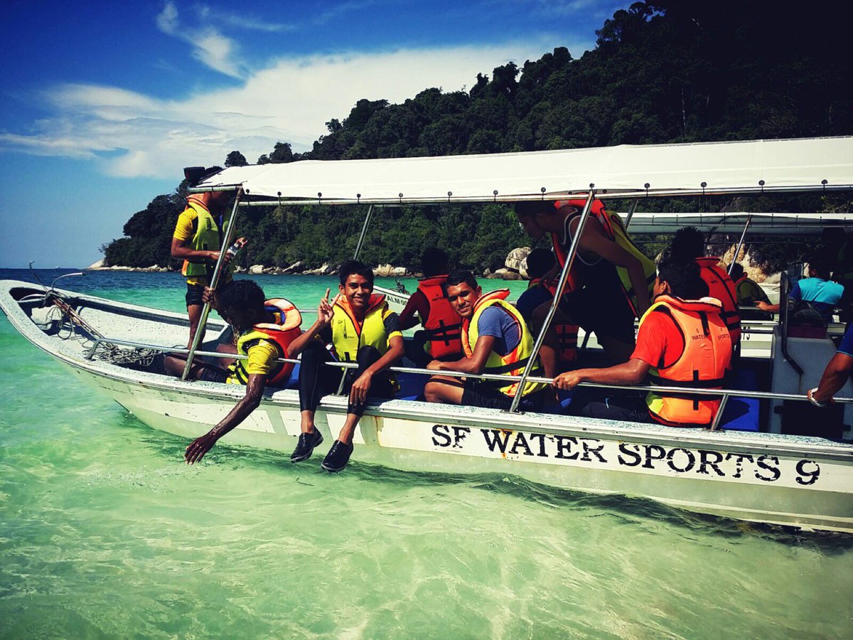 IbrahimNazirul's tweet photo. 🚣🏊🏻🏄 — I'm at Pulau Pangkor in Perak https://t.co/lOB89E8IWS https://t.co/cS8PgNkzWz