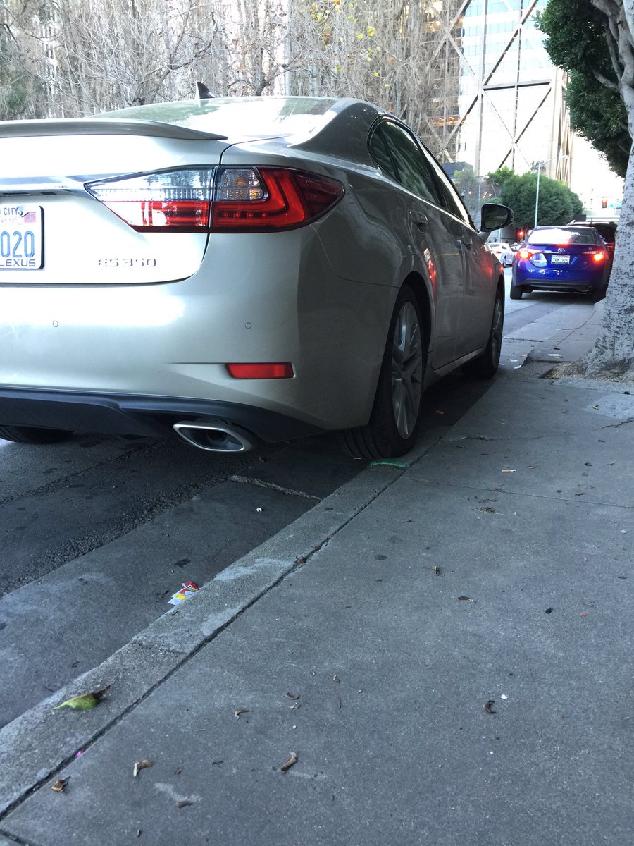 swooshbear's tweet image. Pretty sure this is not how to park a car #driverfail #badparking