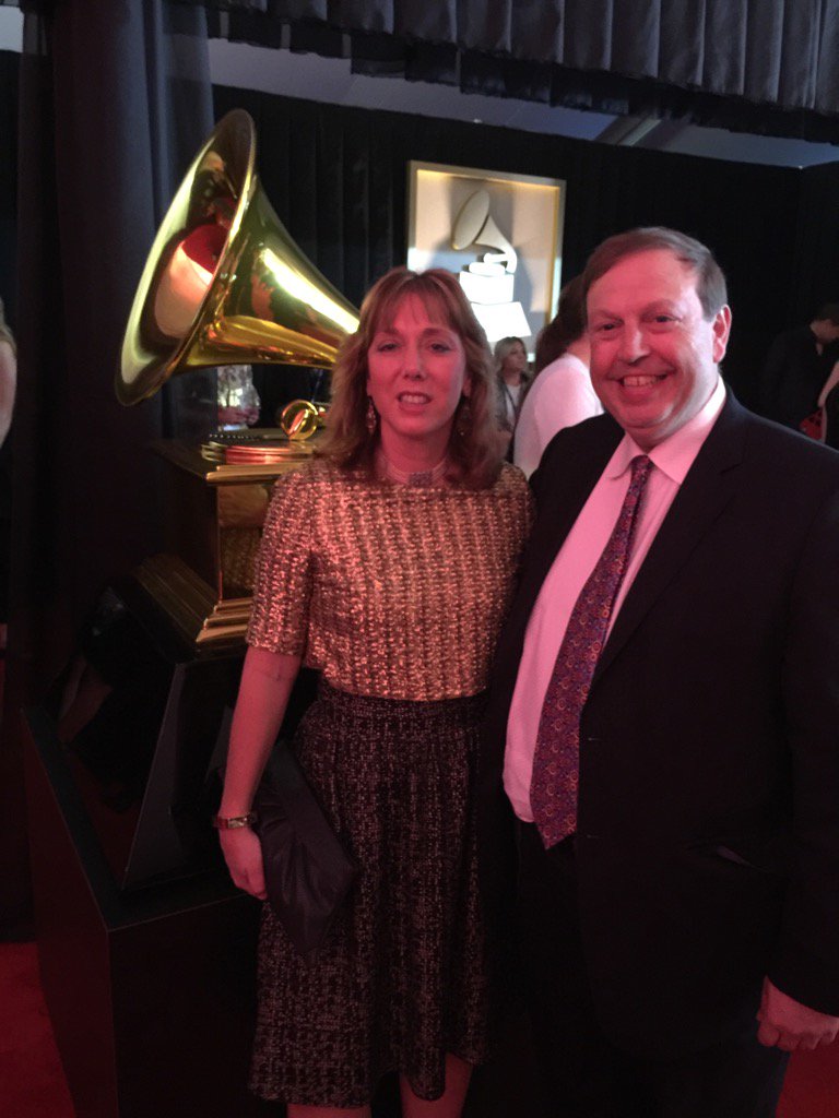 pacecooper's tweet image. Arrived at the Grammy's with Hilton -- the mother of all concerts!!  Ready to go!!