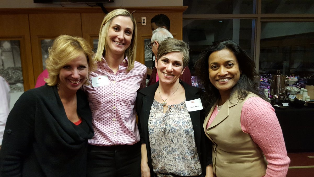 RoshiniR's tweet photo. So much pre-game fun w/@natashafreimark @bgoetz12 @cindamen @GopherWBB @GopherHole https://t.co/lU1ki11qsy