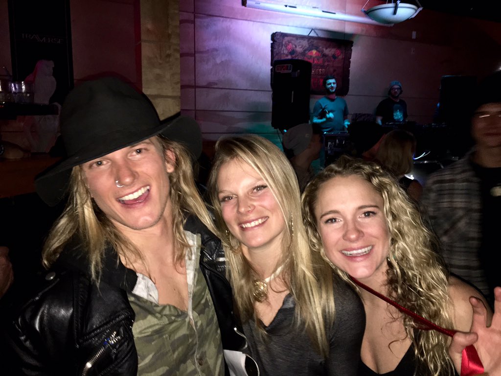 LowPressureSki's tweet photo. @johncollinson7 @angelcollinson and @lexidupont celebrate at #coldrush2016 Catch all these #beauties on #LPPSeason3 https://t.co/dwKNhlLSRr