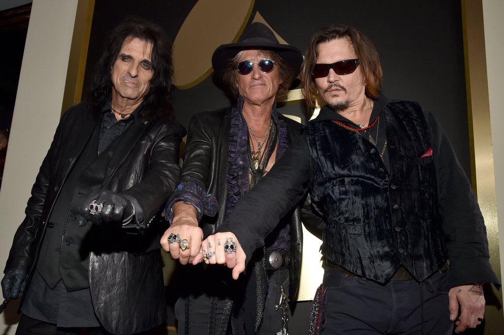 RollingStone's tweet photo. See photos from #GRAMMYs red carpet https://t.co/JzZEeLoqcf https://t.co/5OJzEnWWWi