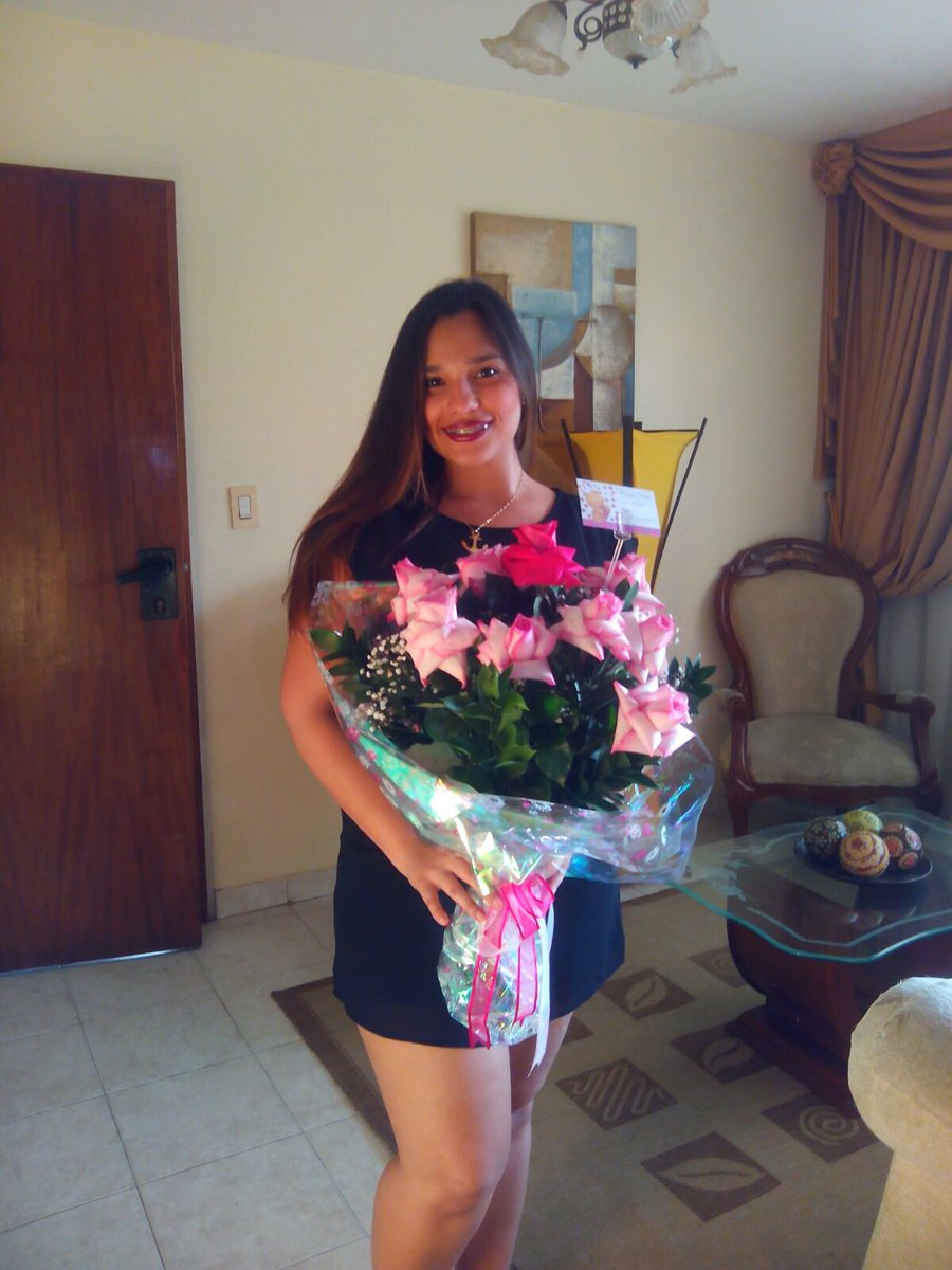 andradegenesis's tweet photo. Surpriseeee💐! Gracias baby no dejas de sorprenderme😍 te amo @edvalera https://t.co/xhb7AbUKVL