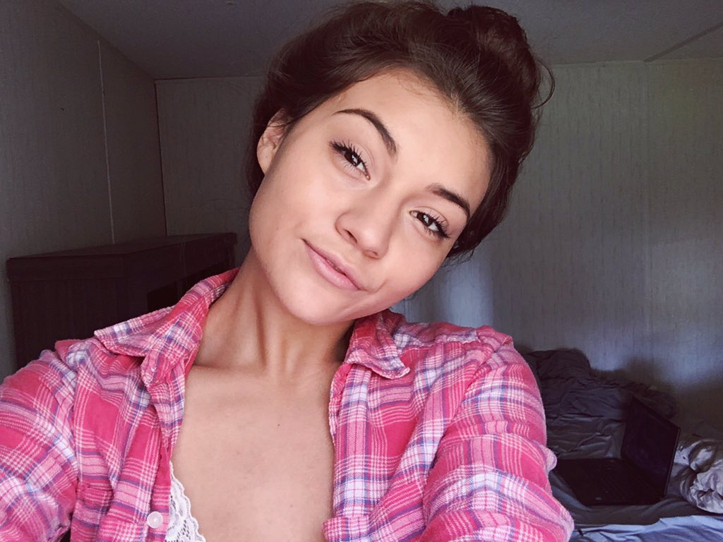 BaddieZone's tweet photo. She's absolutely flawless 😍😍

Twitter - @lovelylunaticx https://t.co/yB6z6s05tJ