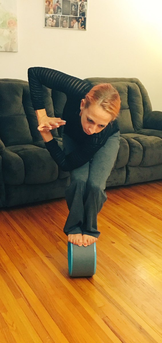 StarsYogaWheel's tweet photo. #sidechairwheel #sidechair #chairpose #sidechairpose #yogawheel #starsbodysculpting #starsbody #loveyoga #yogaallday https://t.co/LxzMtPwWx6