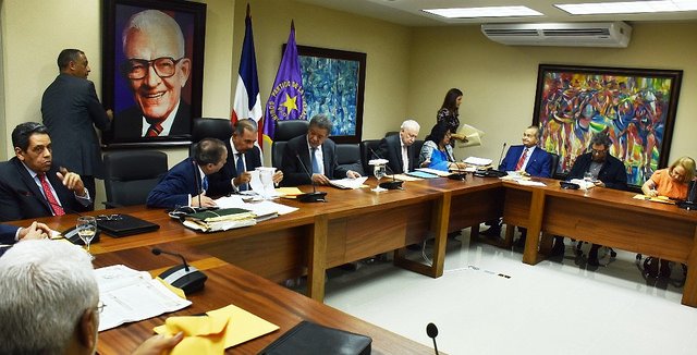 VanguardiaRD's tweet photo. #MultimediaPLD: Imágenes de la reunión del Comité Político reunido este lunes en la Casa Presidencial 15/02/2016. https://t.co/QBb14q3lkg