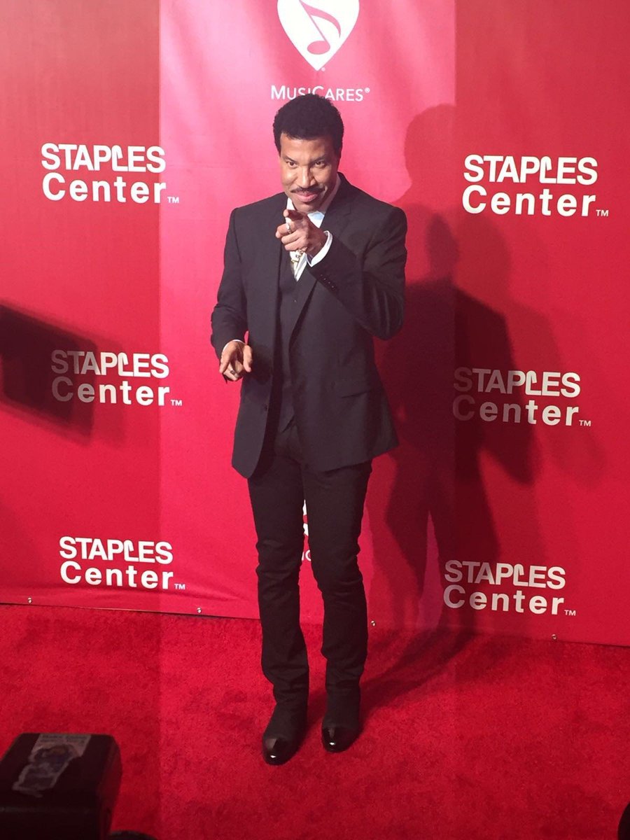 HiltonHotels's tweet photo. Dear @LionelRichie, Our doors are always open... #AllNightLong... #GRAMMYs #LionelRichie https://t.co/dyzUsJIDJT