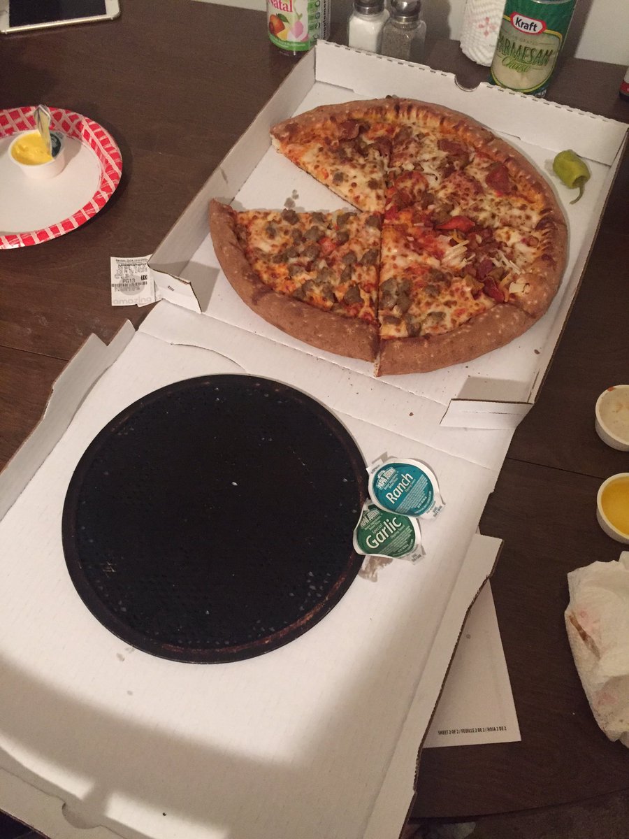 SirDukeOfTexas's tweet photo. Thanks @PapaJohns for this wonderful extra gift. #disgusting https://t.co/v1EhtIYQkA