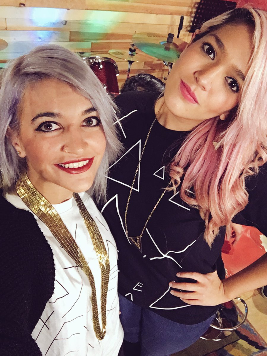 Saudaramusic's tweet photo. Estamos muy bonitas con nuestras playera de @Analyze_mx listas para cantar!! https://t.co/fQbnc1WzJo