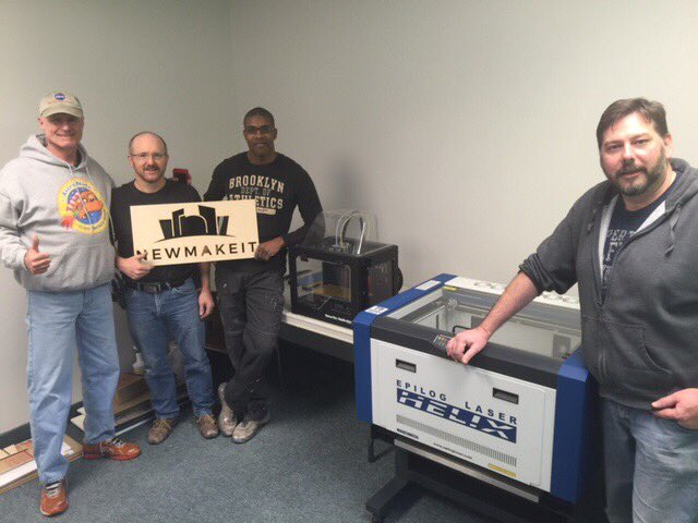 NewMakeItSpace's tweet photo. Thank you @AstroNutRayB for dropping by NewMakeIt today and checking out our space! #makerspace https://t.co/ZevJLgmQby