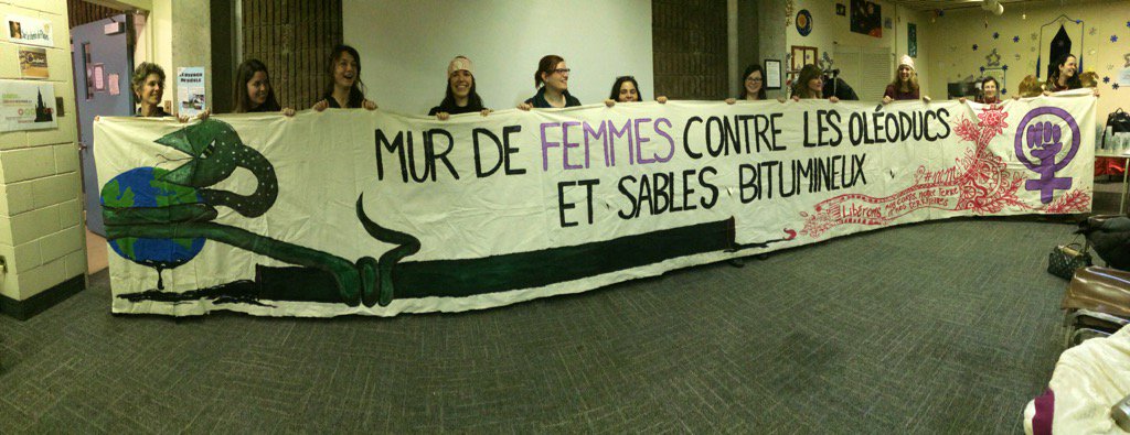 EQVilleray's tweet photo. Un mur de femmes #mmf2015 https://t.co/RkBrfYZTQL