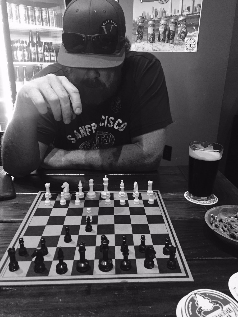 IBonsaiGuy's tweet photo. @luvyoutopieces @RighteousBB @dragonflyluvr18 @smutz63 A true meeting of the minds..#BIGBRAINONBRAD #ManChess #bwon https://t.co/KXpUjRKH0O