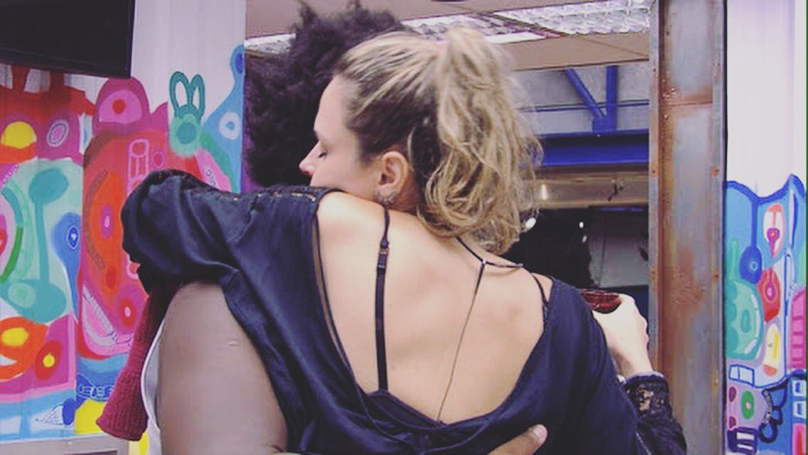 anapaularenault's tweet photo. COMEÇOU! Mutirão do lacre até 1h! Conto com a garra de sempre de vocês! Bora sambar, lindos! https://t.co/teechG6mqk https://t.co/i74lpw3Z5e