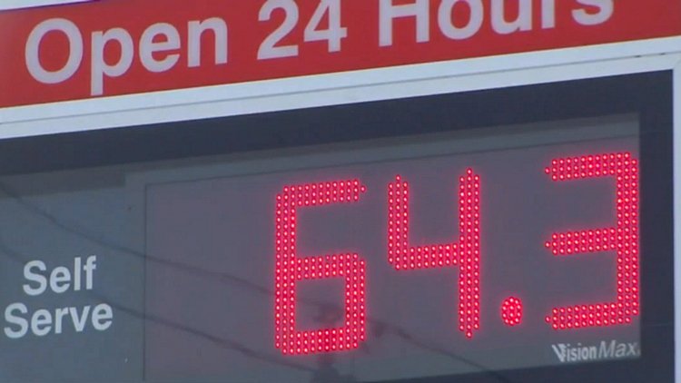 CHCHNews's tweet photo. Gas price war in St. Catharines hits a new low @SeanLCHCH  https://t.co/aIiOND1pPK https://t.co/nAhFF1ZLS8