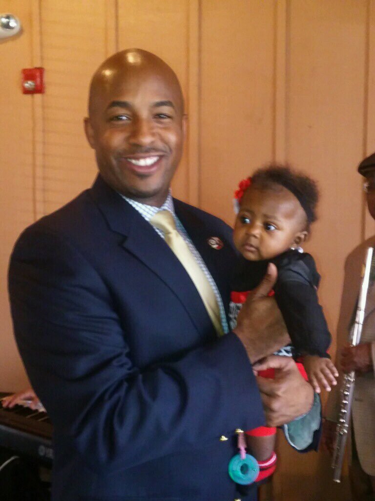 RealChrisVRey's tweet photo. I'm out on the campaign trail shaking hands kissing babies. #rey2016 #VoteREYonMarch15 #TeamReyWinning #ncpol #ncsen https://t.co/uvxEm5QPir