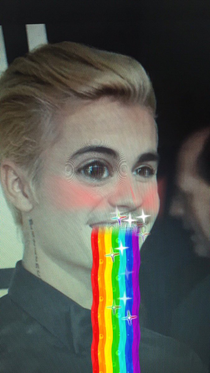 FamousInSnap tweet picture