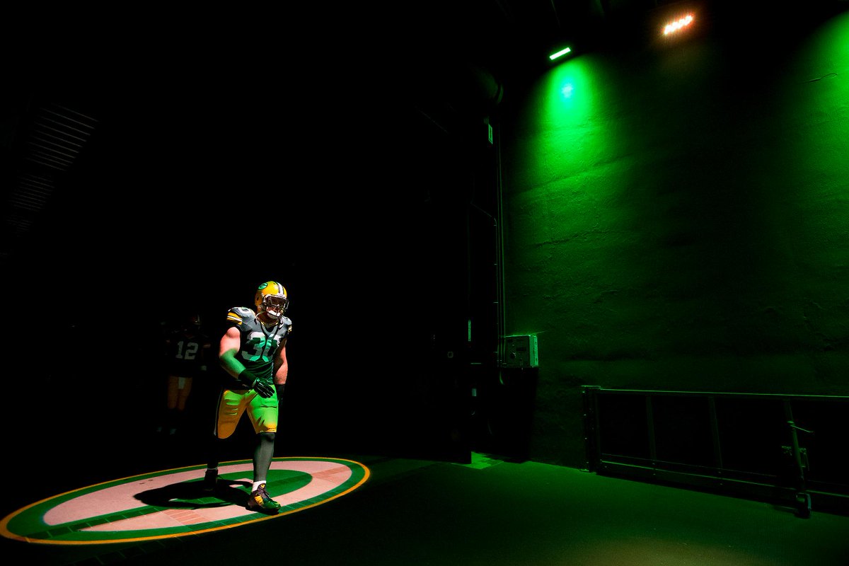 packers's tweet photo. Scroll through @kuhnj30's top 📷 of 2015: https://t.co/rs81msVgKr https://t.co/uGckU7q3WD