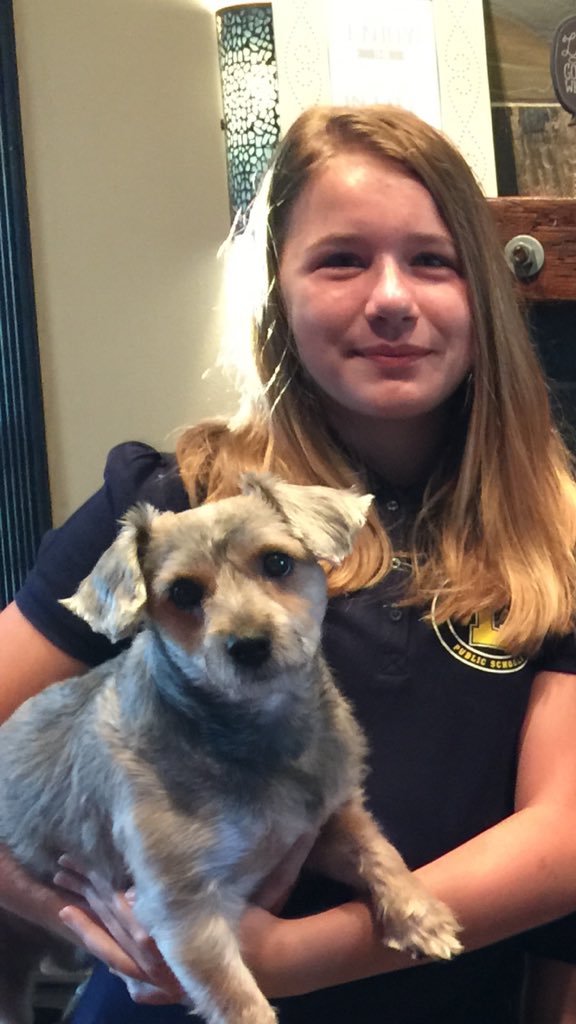 Momof4Girls's tweet photo. Happy dog Happy girl #WKCSELFIESWEEPSTAKES https://t.co/GTQMjYG5iv