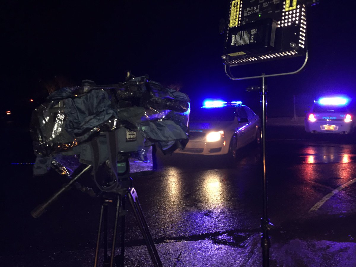 JohnAhrensWSOC9's tweet photo. Hwy 16 Bridge over Catawba closed bc #ice Accidents reported. Update coming up @TV64 #CLTIce https://t.co/KpHlUJkP9u