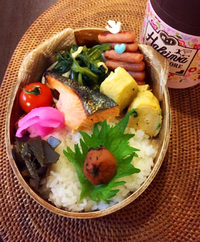 koi_hard's tweet photo. おばんざいドカ弁味噌汁つき(*^^*) バタバタしててなかなかインスタ覗けてません💦これは昨日の曲げわっぱドカ弁です😊
#曲げわっぱドカ弁 #曲げわっぱ #弁当 #bento #homemadebento #bentobox #… https://t.co/Uuug87m3Zd