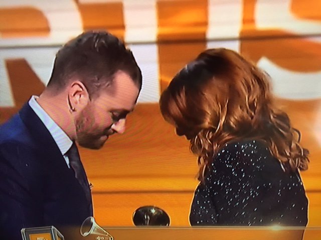 GuveraPH's tweet photo. #SamSmith hands over the "Best New Artist" #Grammy to new brunette @Meghan_Trainor! #Grammys #BestNewArtist https://t.co/78WOxAVh1S