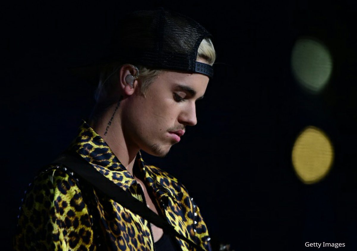 997now's tweet photo. Need Ü the most 💜 @justinbieber #GRAMMYs https://t.co/3QXTFmy912