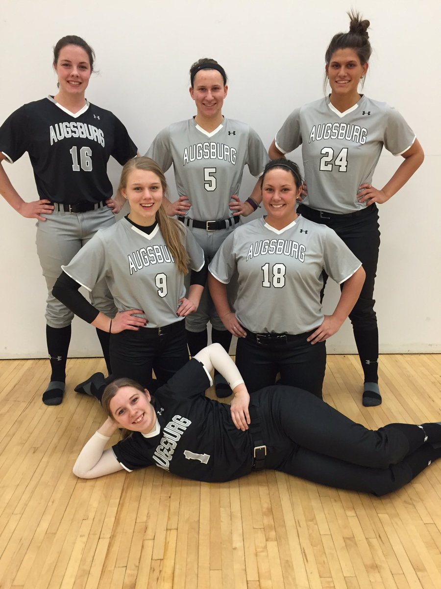 auggiesoftball's tweet photo. Auggies showing off their new uniforms for the upcoming season. #AuggiePride on display!! https://t.co/sf078mJakY