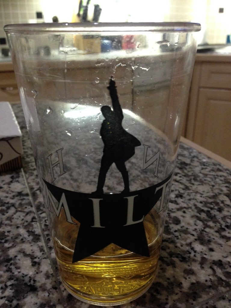 U2Nurse's tweet photo. Cheers #Grammys2016 #GramForHam https://t.co/vMLCn2OnGZ