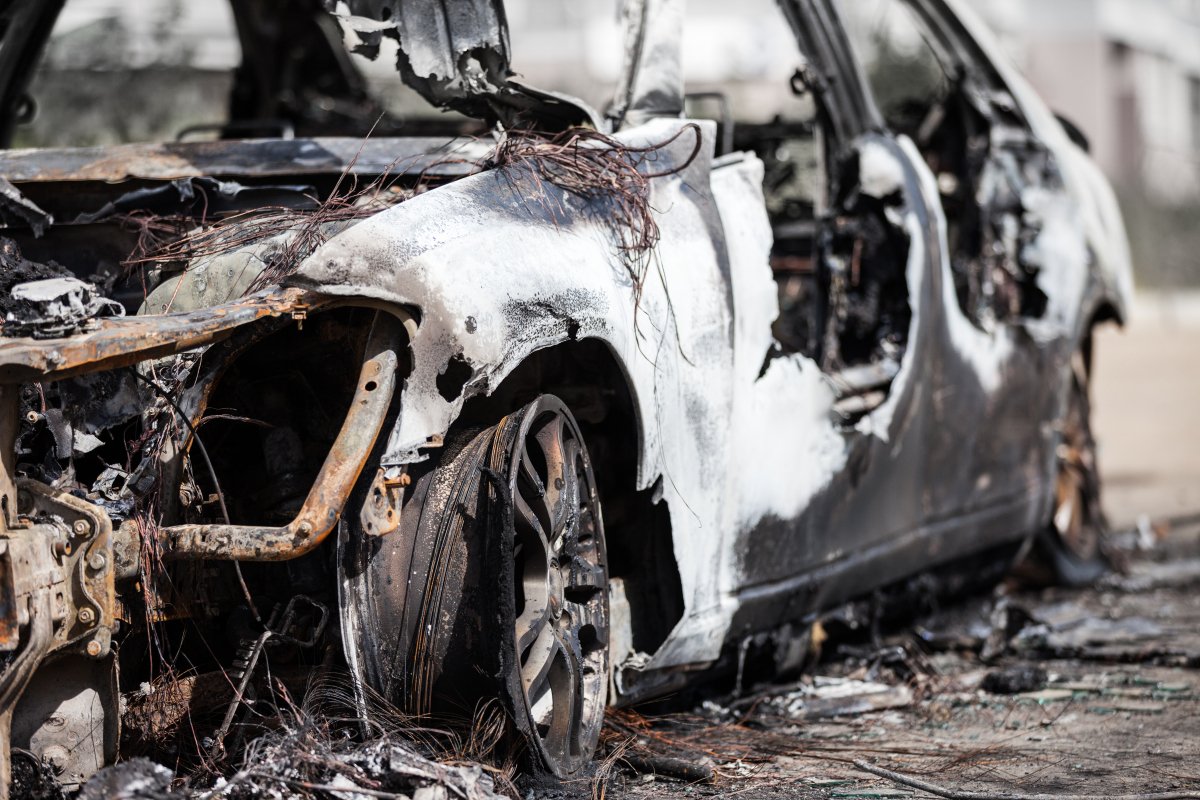 Pissed-off anti-gentrification activists smash and burn rich people’s cars buff.ly/1Wnqab7