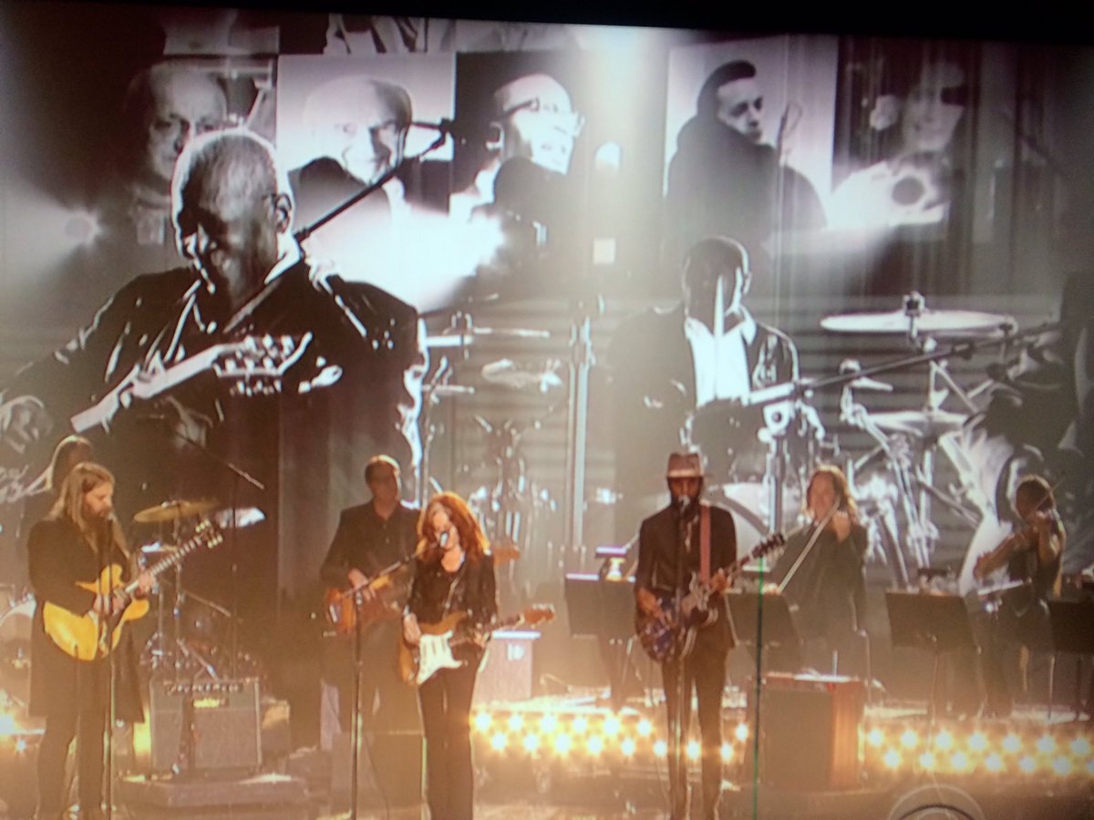 JET's tweet photo. #Grammys #BBKingTribute https://t.co/BgCO88lPpK