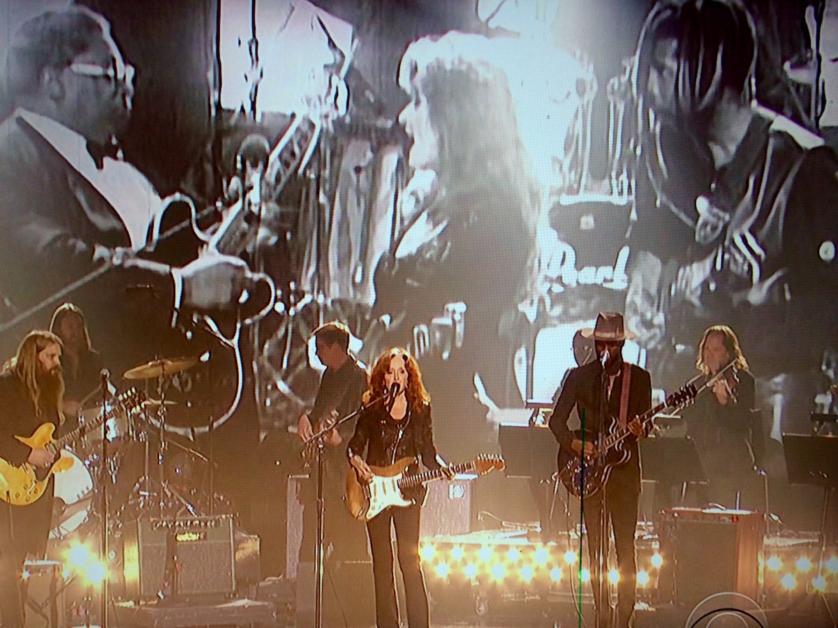 JET's tweet photo. #Grammys #BBKingTribute https://t.co/BgCO88lPpK