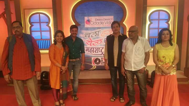 Tinhisaanj's tweet photo. आज @zeemarathi वर रात्री ९.३० वाजता 'चला हवा येऊ द्या' कार्यक्रमात अवश्य पहा 'तिन्हीसांज'!!! #Tinhisaanj #CHYD https://t.co/yEKIgiMEij