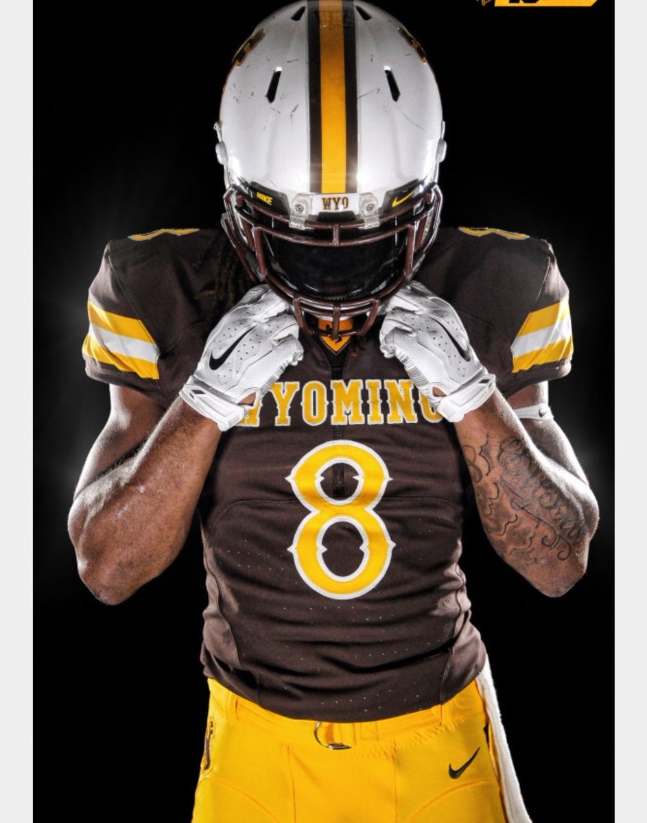IsaiahHodgins's tweet photo. Excited to receive an offer from the University of Wyoming 🙌🏾🏈 https://t.co/anQ7nHdgWx