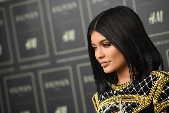 ELLEmagazine's tweet photo. 6 Beauty Secrets I Learned From Kylie's Makeup Pro https://t.co/0fDXyQBMS9 https://t.co/Vf8BWpWvPJ