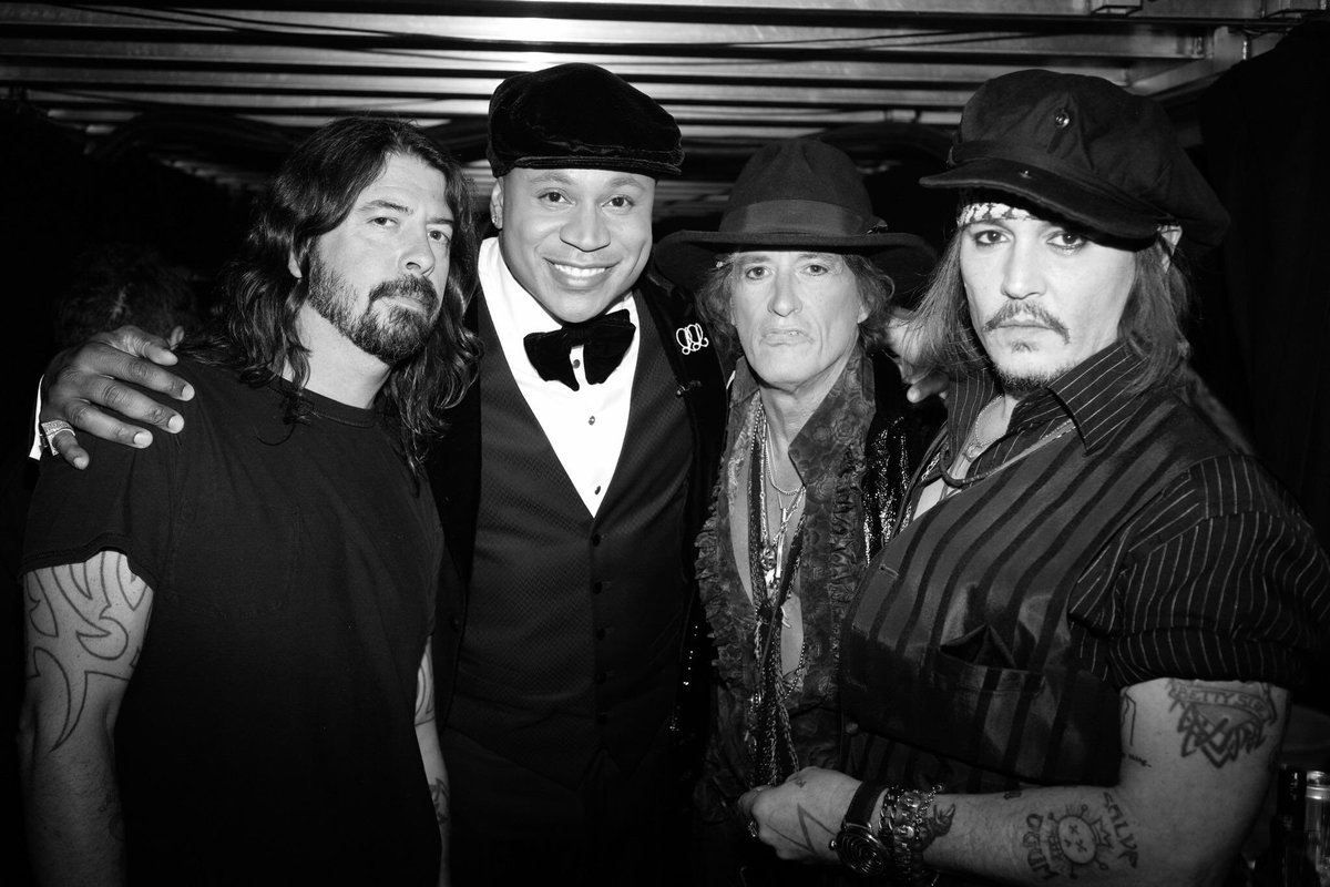 llcoolj's tweet photo. Rock n' Roll @hollywoodvampires
@joeperry @foofighters #JohnnyDepp #DaveGrohl #GRAMMYs https://t.co/TxaA3E9Spi
