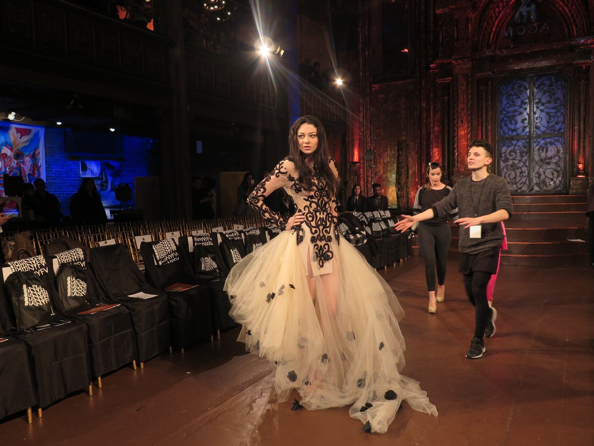 LifeWireNewsSvc's tweet photo. A #MeredithOConnor sighting- @FTLMODA-NY Fashion Week #IAmNYFW @meredithter Photo: Meredith Arout, @LifeWireNewsSvc https://t.co/xLhl1kCEVP