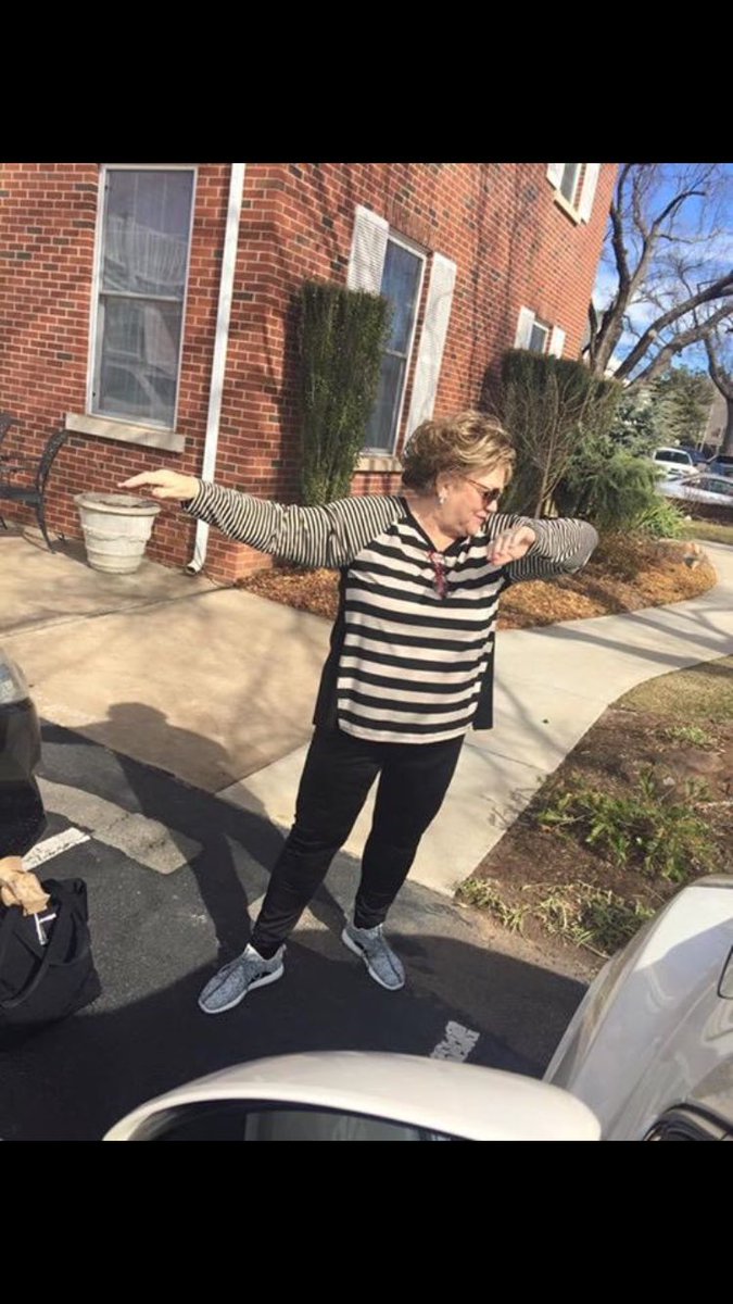 audreyREayres's tweet photo. Over the weekend, mom Jeanie got yeezys and learned how to dab. #gogreek https://t.co/0PtxOXrnRs