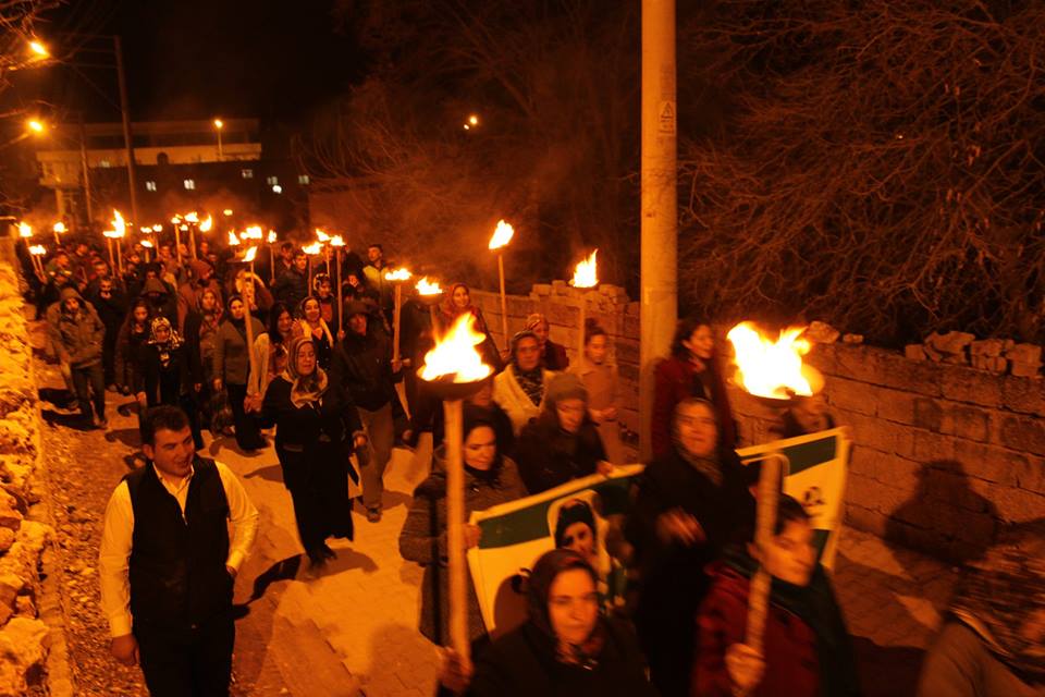 HalfetiB's tweet photo. Uluslararası komplo Halfeti'de meşaleli yürüyüşle protesto edildi

https://t.co/MPpnZKY3e8 https://t.co/UV2wDC0cX7